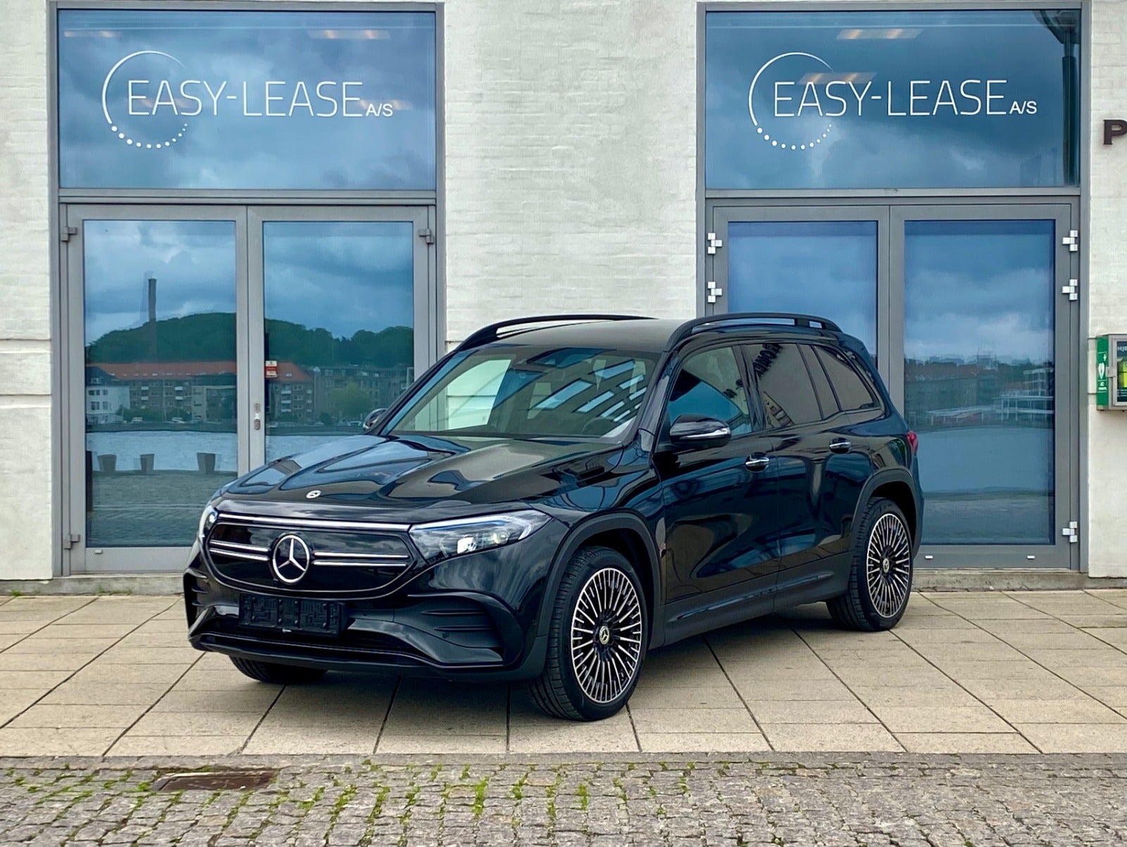 flexleasing-mercedes-eqb300-amg-line-4matic-5d-findleasing
