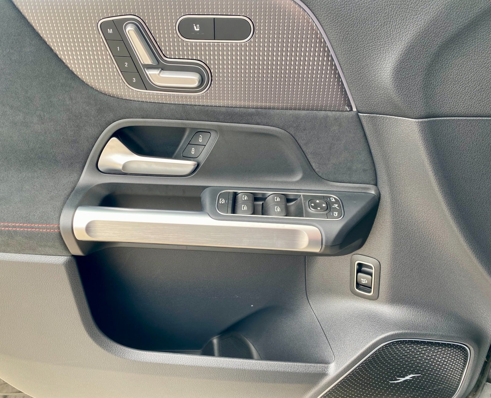 flexleasing-mercedes-eqb300-amg-line-4matic-5d-findleasing