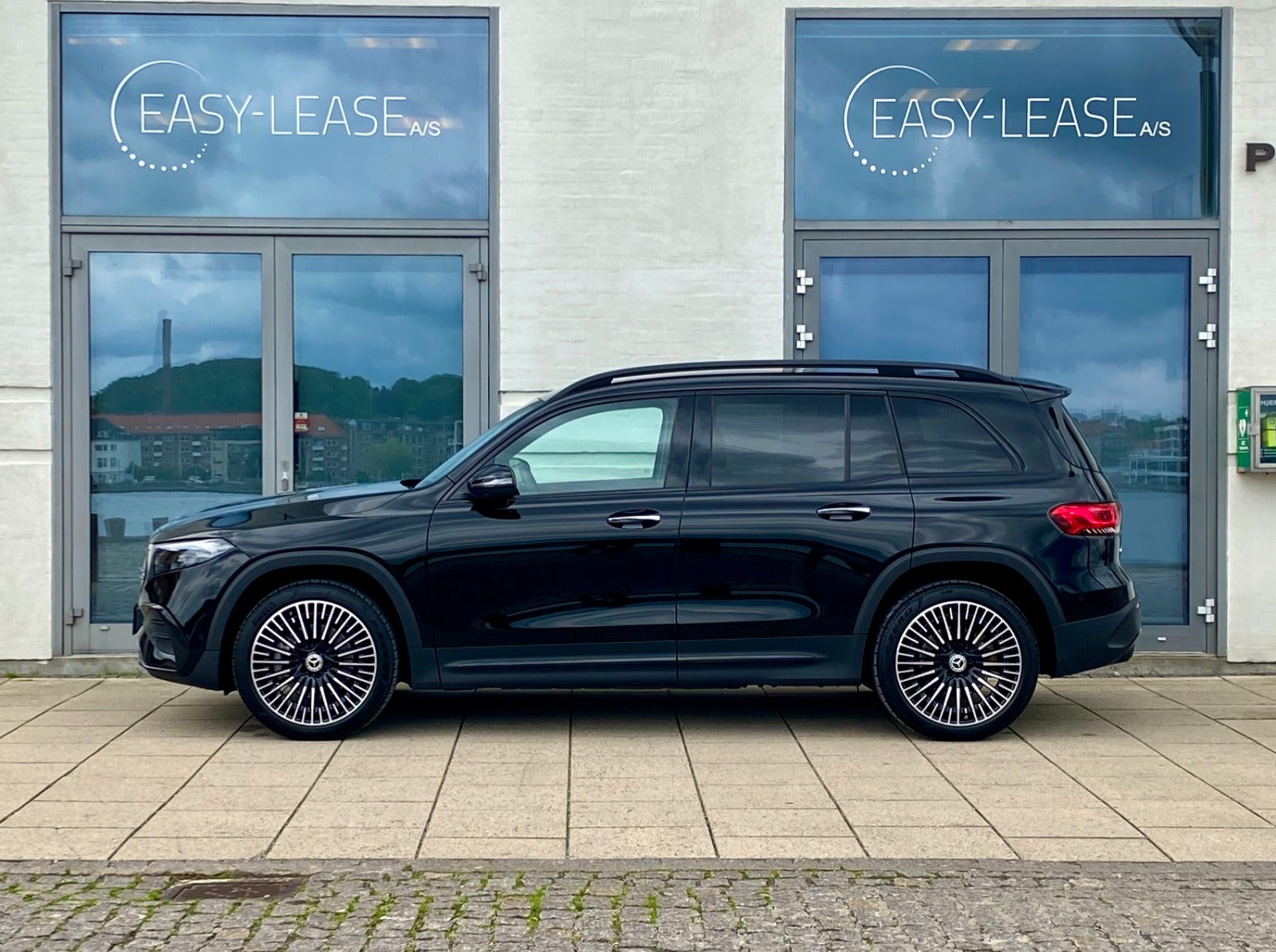 flexleasing-mercedes-eqb300-amg-line-4matic-5d-findleasing