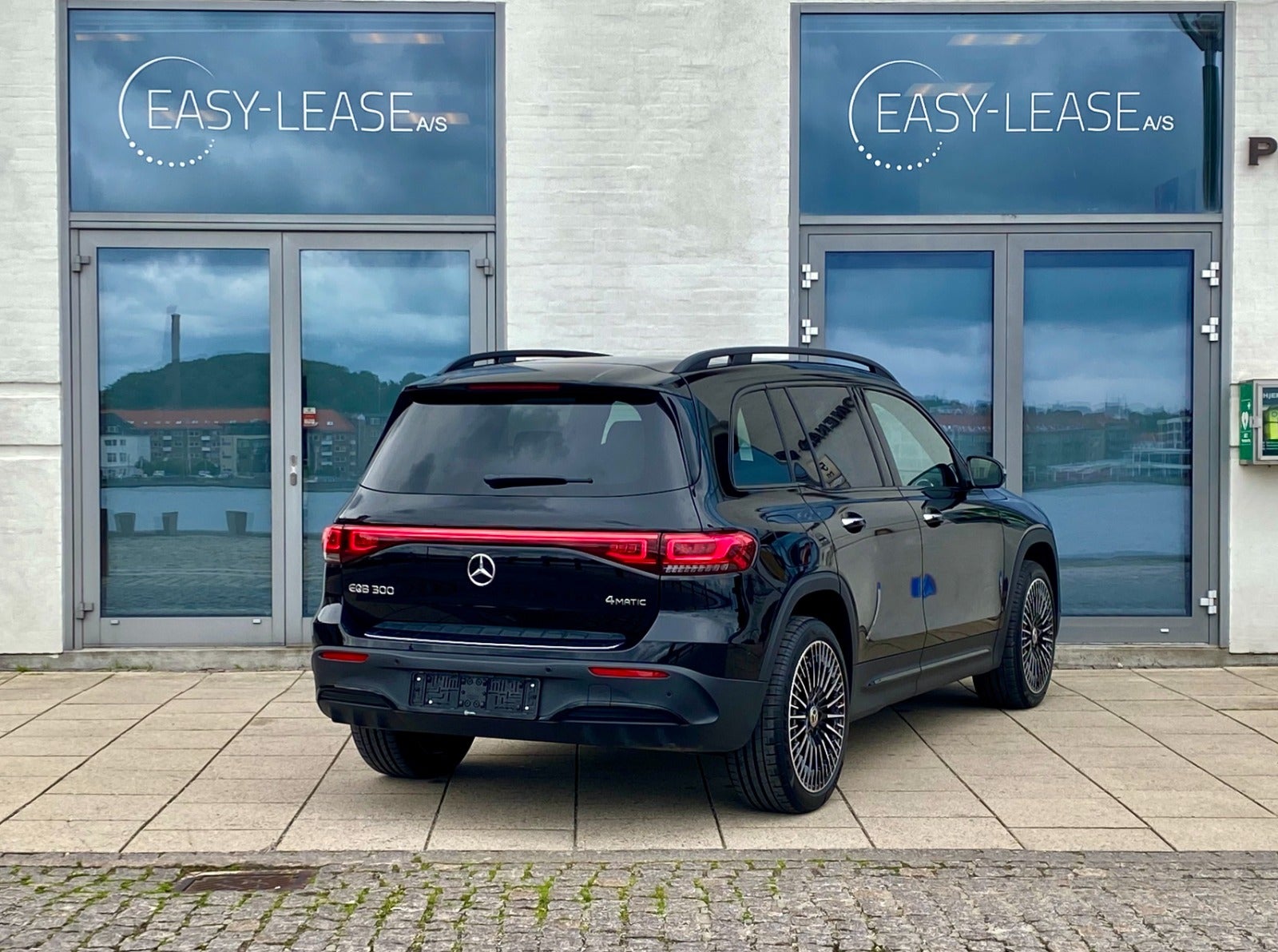 flexleasing-mercedes-eqb300-amg-line-4matic-5d-findleasing