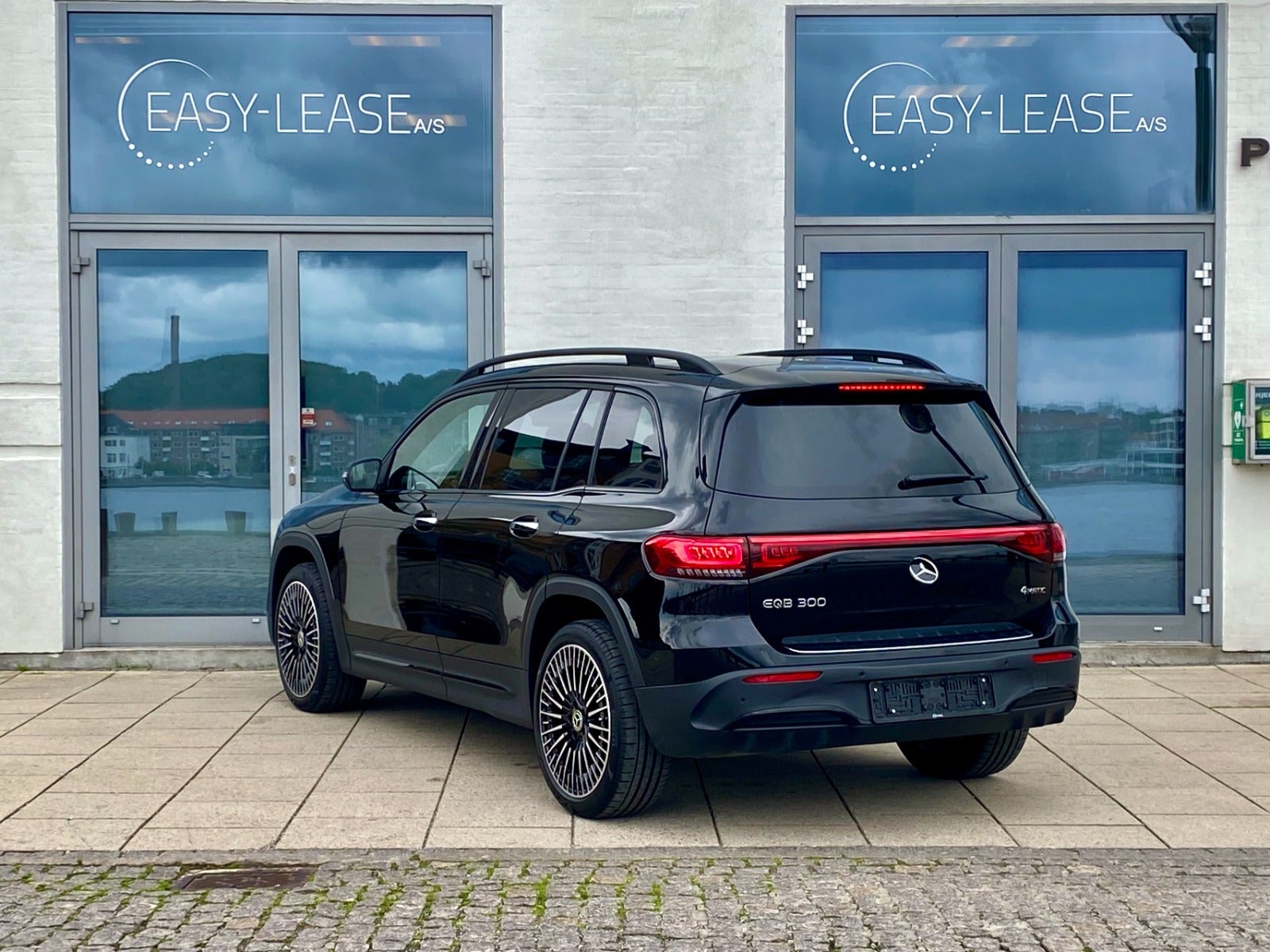 flexleasing-mercedes-eqb300-amg-line-4matic-5d-findleasing