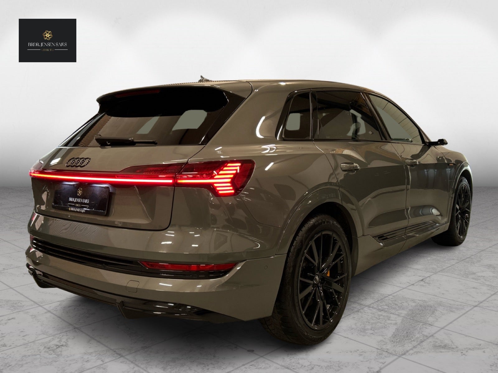 flexleasing-audi-e-tron-55-black-edition-s-line-quattro-5d-findleasing