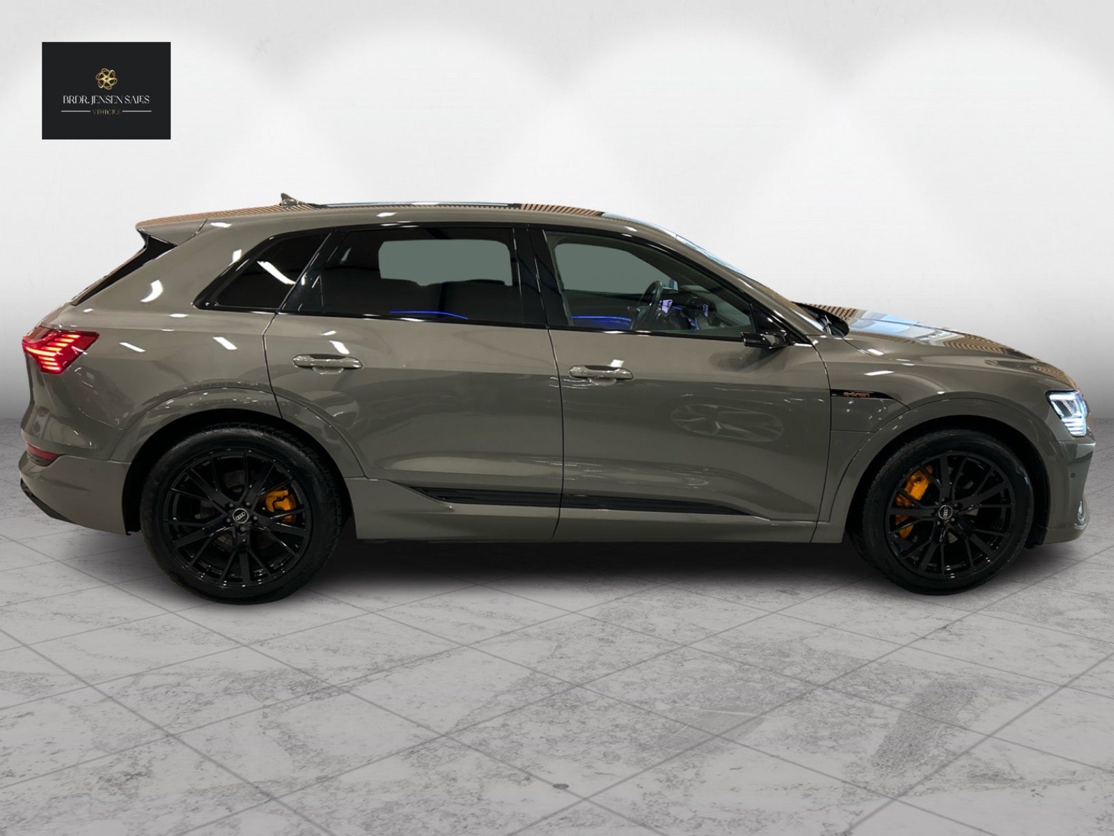 flexleasing-audi-e-tron-55-black-edition-s-line-quattro-5d-findleasing