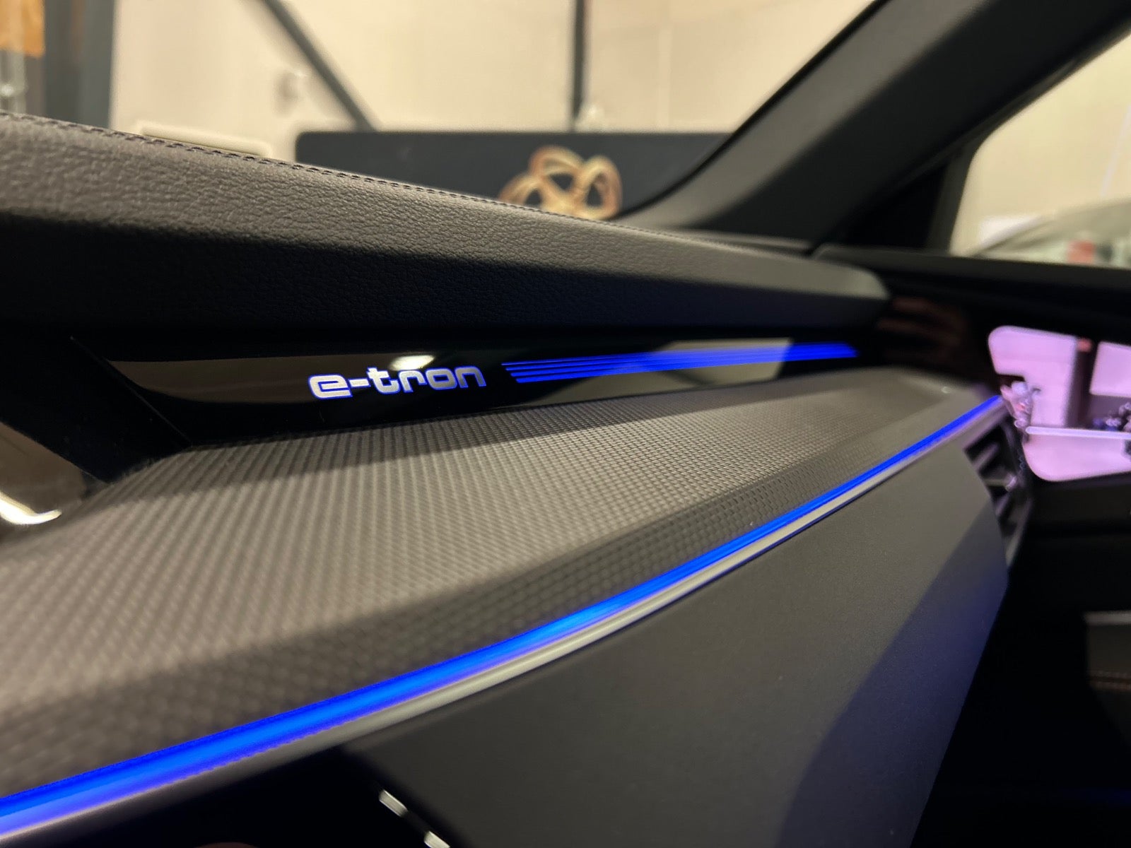 flexleasing-audi-e-tron-55-black-edition-s-line-quattro-5d-findleasing
