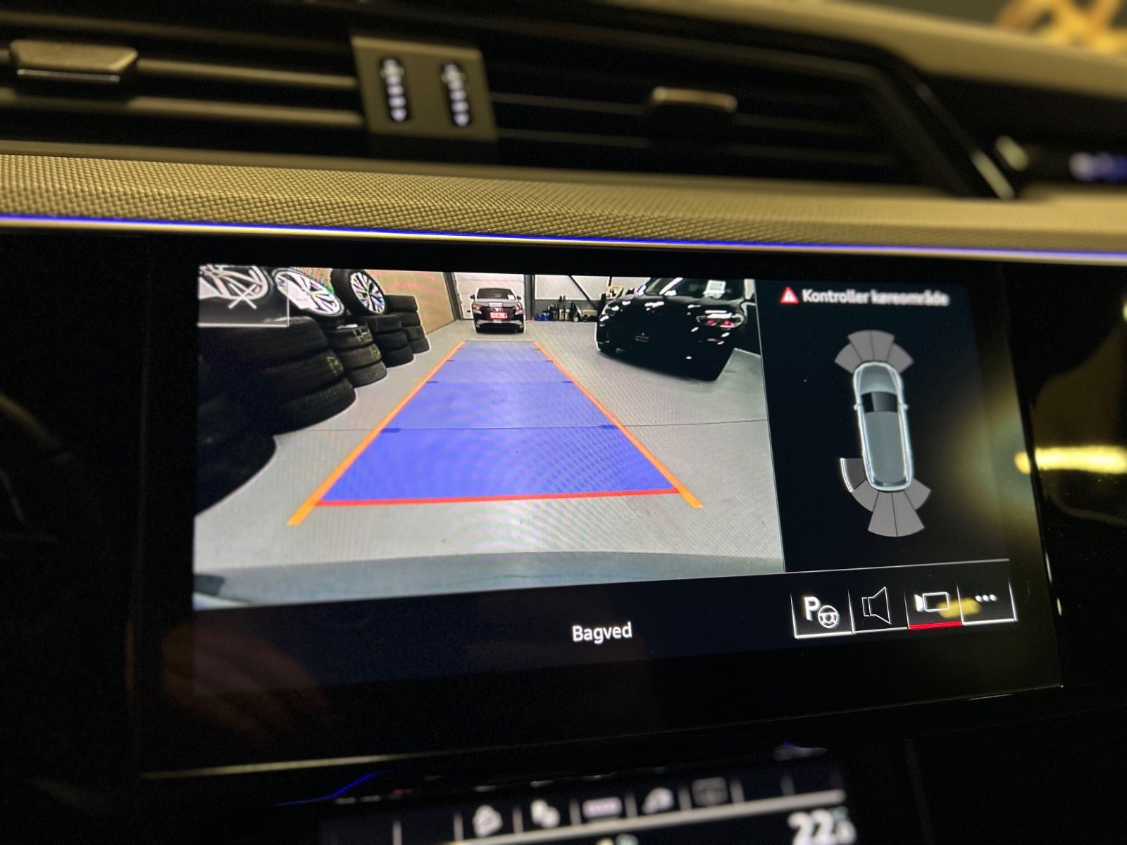 flexleasing-audi-e-tron-55-black-edition-s-line-quattro-5d-findleasing