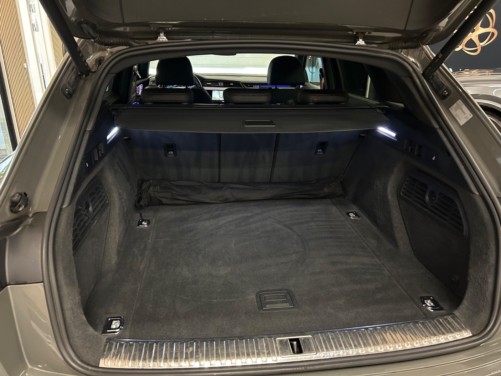 flexleasing-audi-e-tron-55-black-edition-s-line-quattro-5d-findleasing