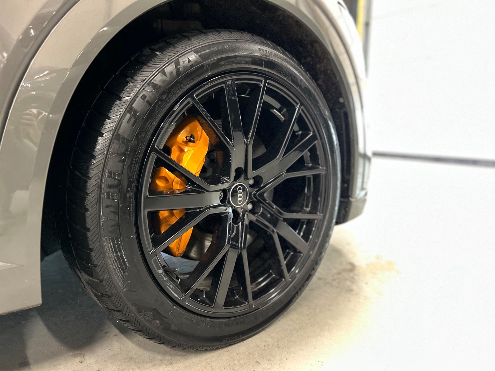 flexleasing-audi-e-tron-55-black-edition-s-line-quattro-5d-findleasing