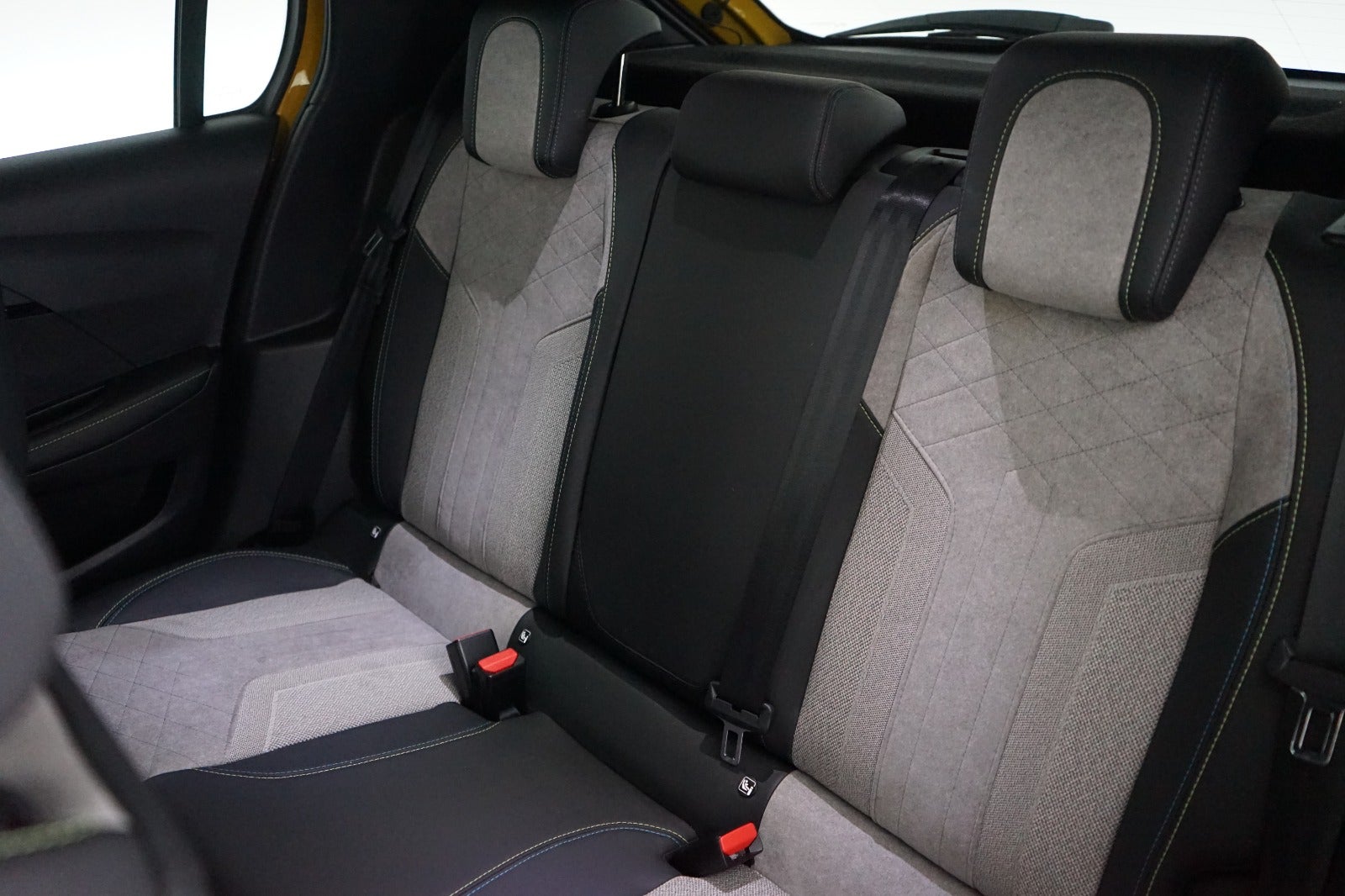 flexleasing-peugeot-e-208-50-gt-5d-findleasing