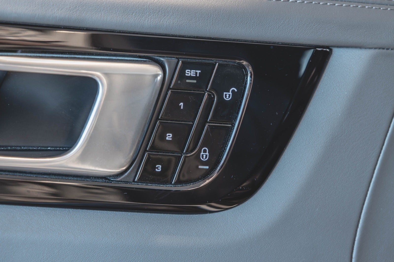 flexleasing-porsche-cayenne-30-e-hybrid-tiptr-5d-findleasing