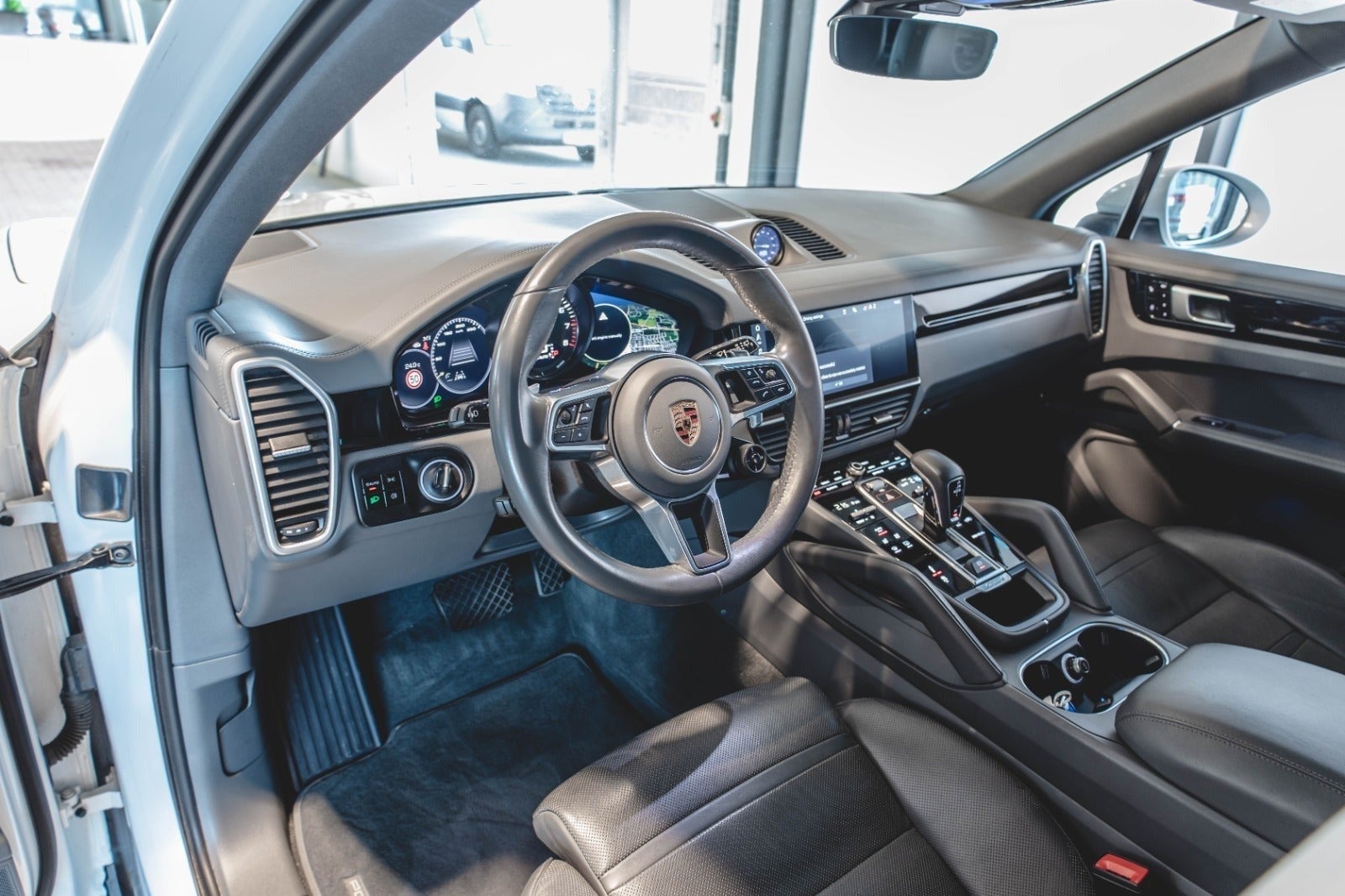 flexleasing-porsche-cayenne-30-e-hybrid-tiptr-5d-findleasing