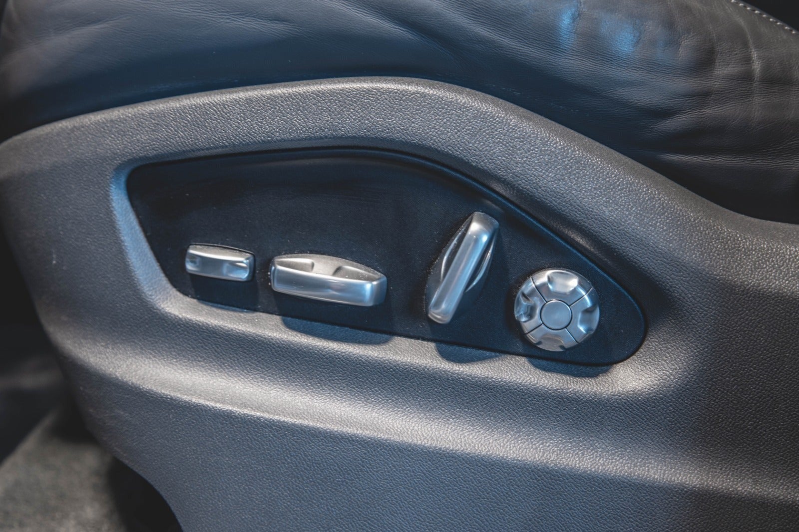flexleasing-porsche-cayenne-30-e-hybrid-tiptr-5d-findleasing
