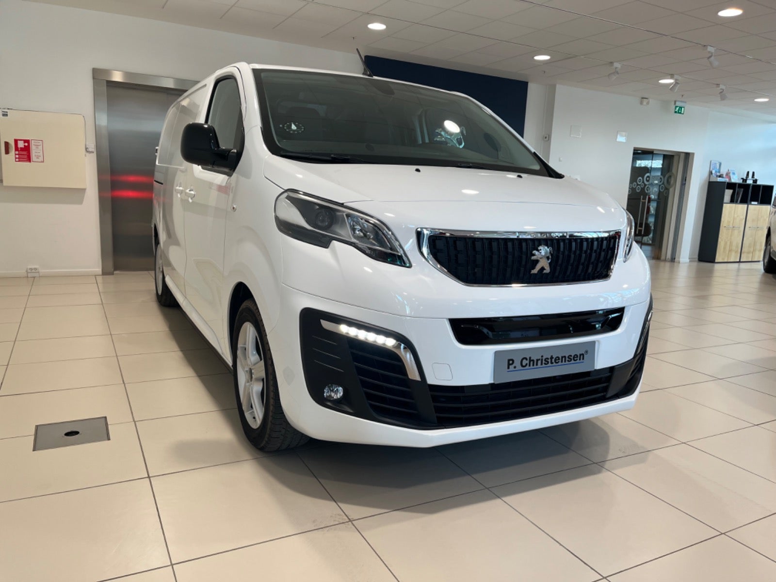 flexleasing-peugeot-e-expert-75-l2-premium-van-findleasing