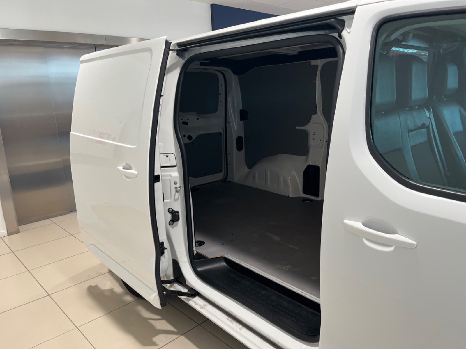 flexleasing-peugeot-e-expert-75-l2-premium-van-findleasing