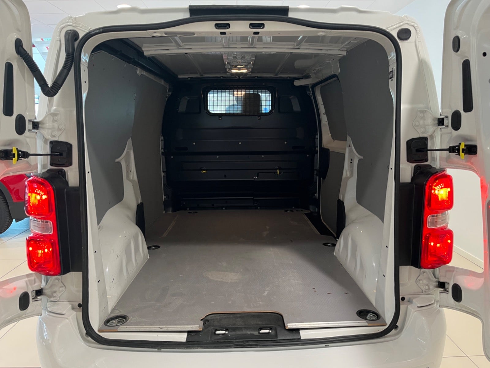 flexleasing-peugeot-e-expert-75-l2-premium-van-findleasing