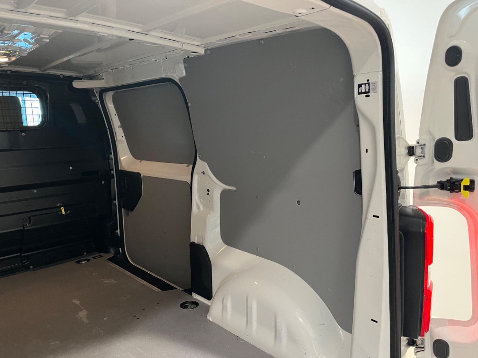flexleasing-peugeot-e-expert-75-l2-premium-van-findleasing