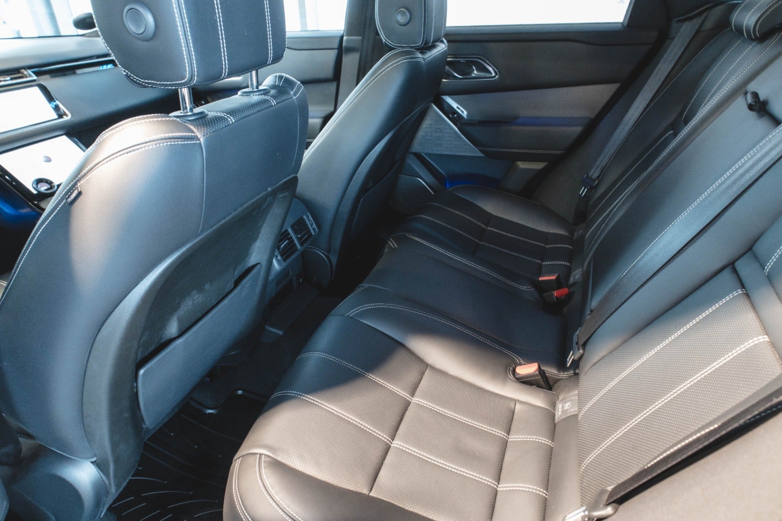flexleasing-land-rover-range-rover-velar-30-d300-se-aut-5d-findleasing