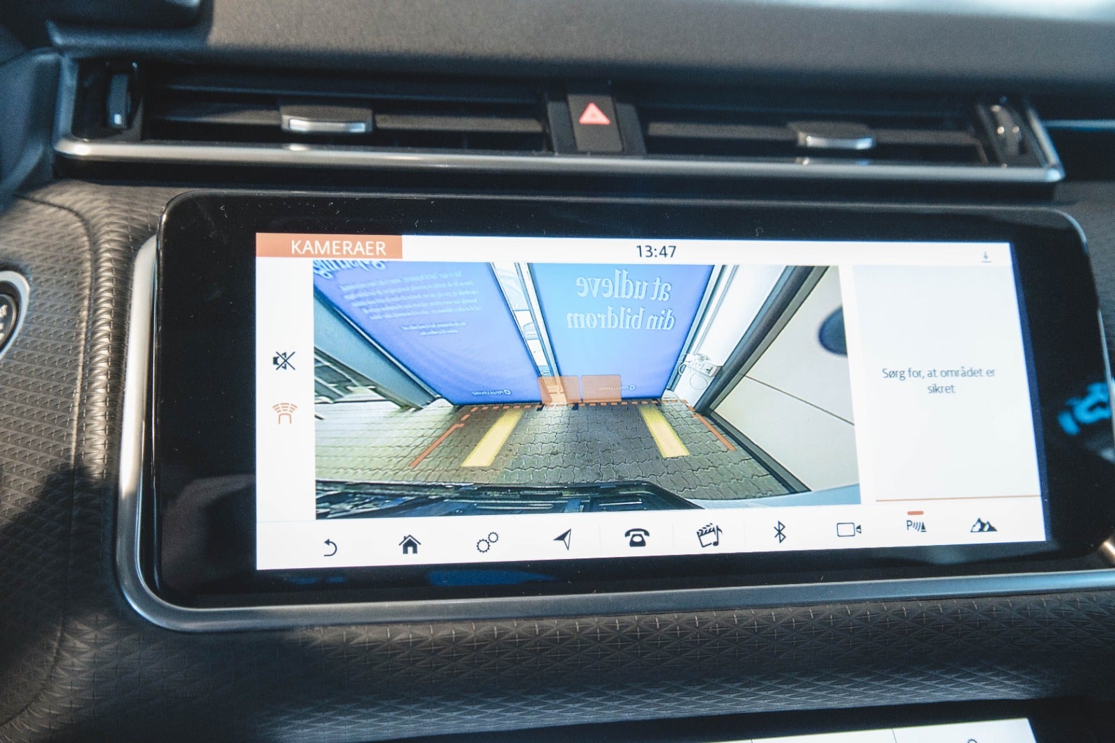 flexleasing-land-rover-range-rover-velar-30-d300-se-aut-5d-findleasing