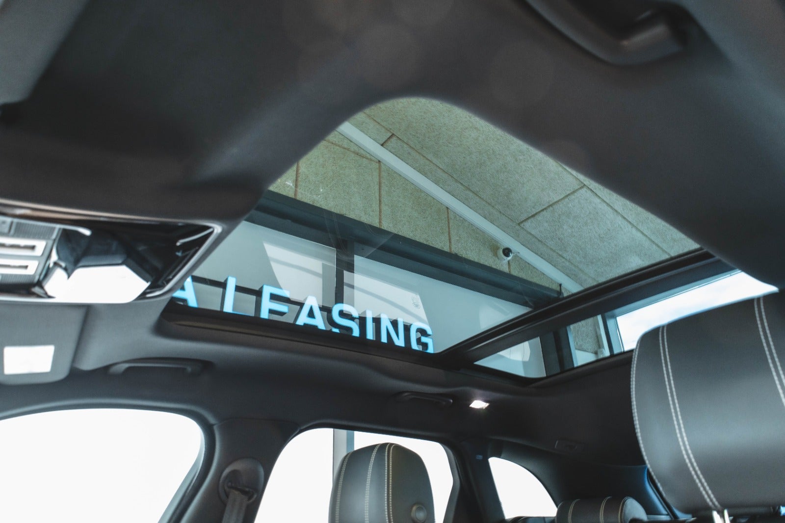 flexleasing-land-rover-range-rover-velar-30-d300-se-aut-5d-findleasing
