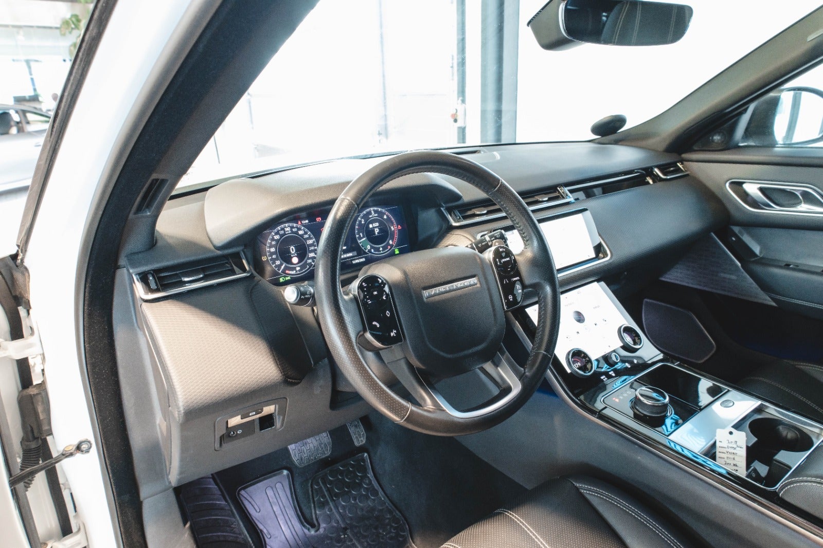 flexleasing-land-rover-range-rover-velar-30-d300-se-aut-5d-findleasing