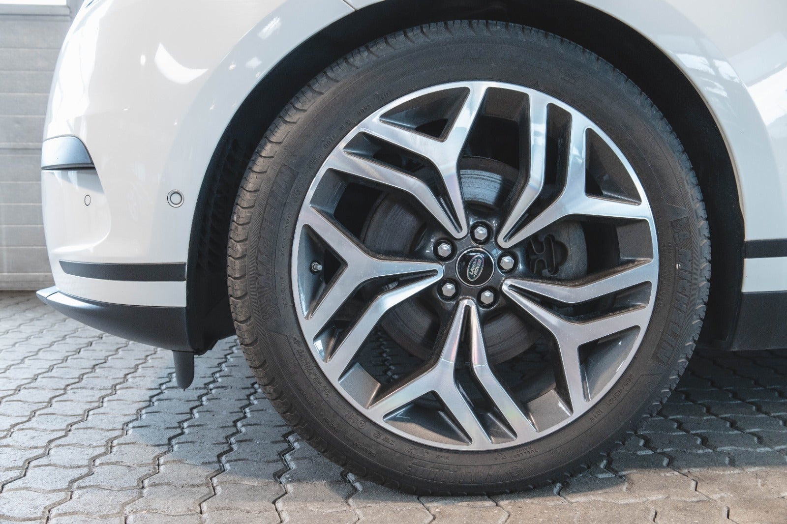 flexleasing-land-rover-range-rover-velar-30-d300-se-aut-5d-findleasing