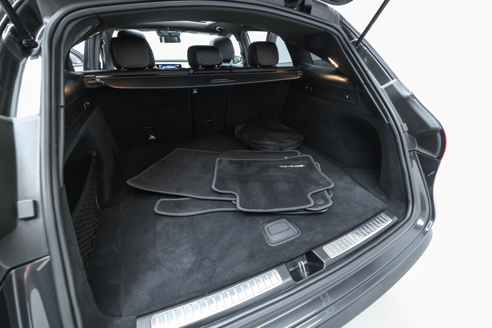 flexleasing-mercedes-eqc400-amg-line-4matic-5d-findleasing