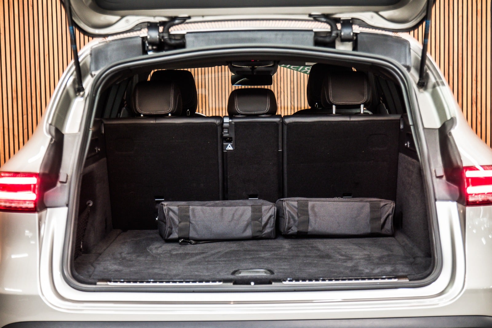 flexleasing-mercedes-eqc400-amg-line-4matic-5d-findleasing