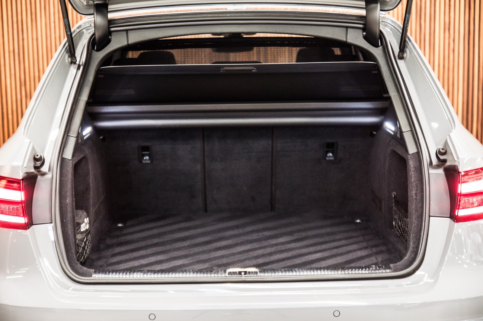 flexleasing-audi-rs4-29-tfsi-avant-quattro-tiptr-5d-findleasing