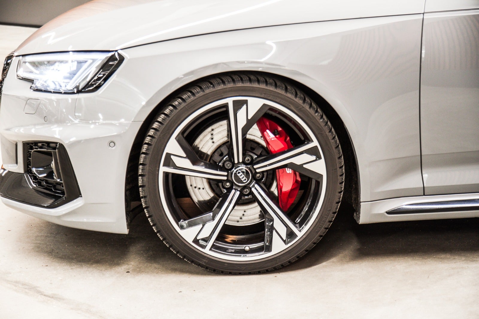 flexleasing-audi-rs4-29-tfsi-avant-quattro-tiptr-5d-findleasing