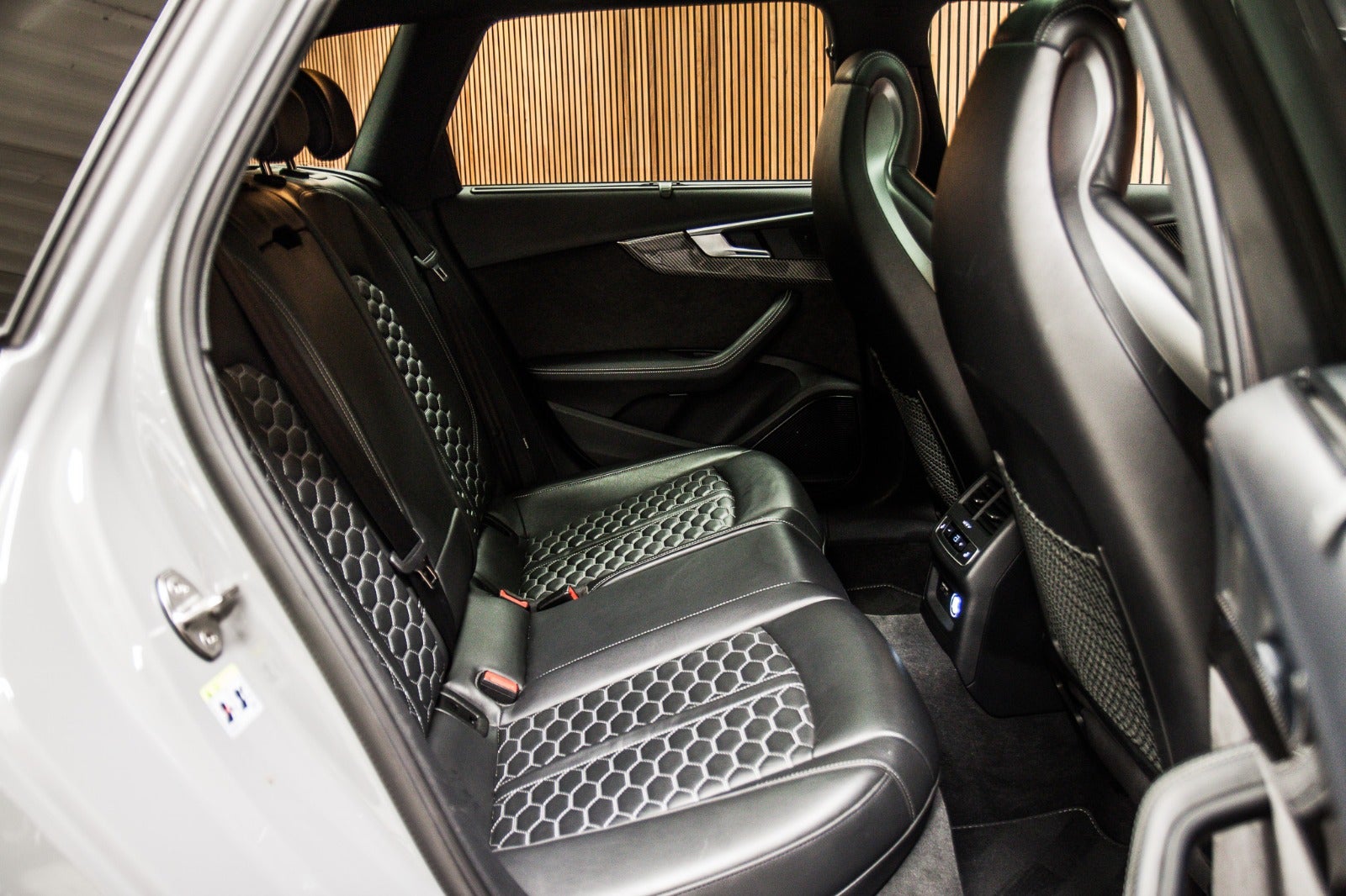flexleasing-audi-rs4-29-tfsi-avant-quattro-tiptr-5d-findleasing