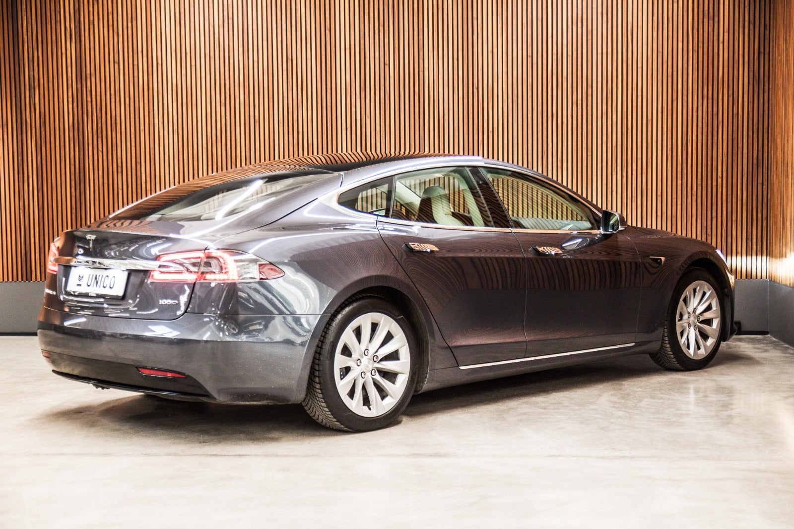 flexleasing-tesla-model-s-long-range-awd-5d-findleasing