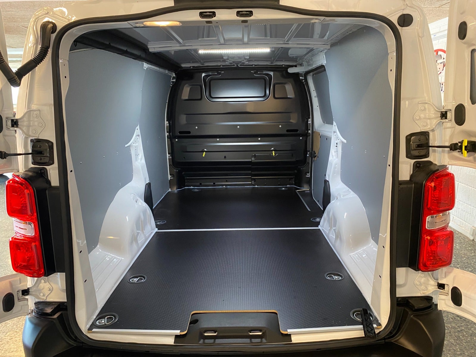 flexleasing-opel-vivaro-20-bluehdi-145-enjoy-l3-eat8-findleasing