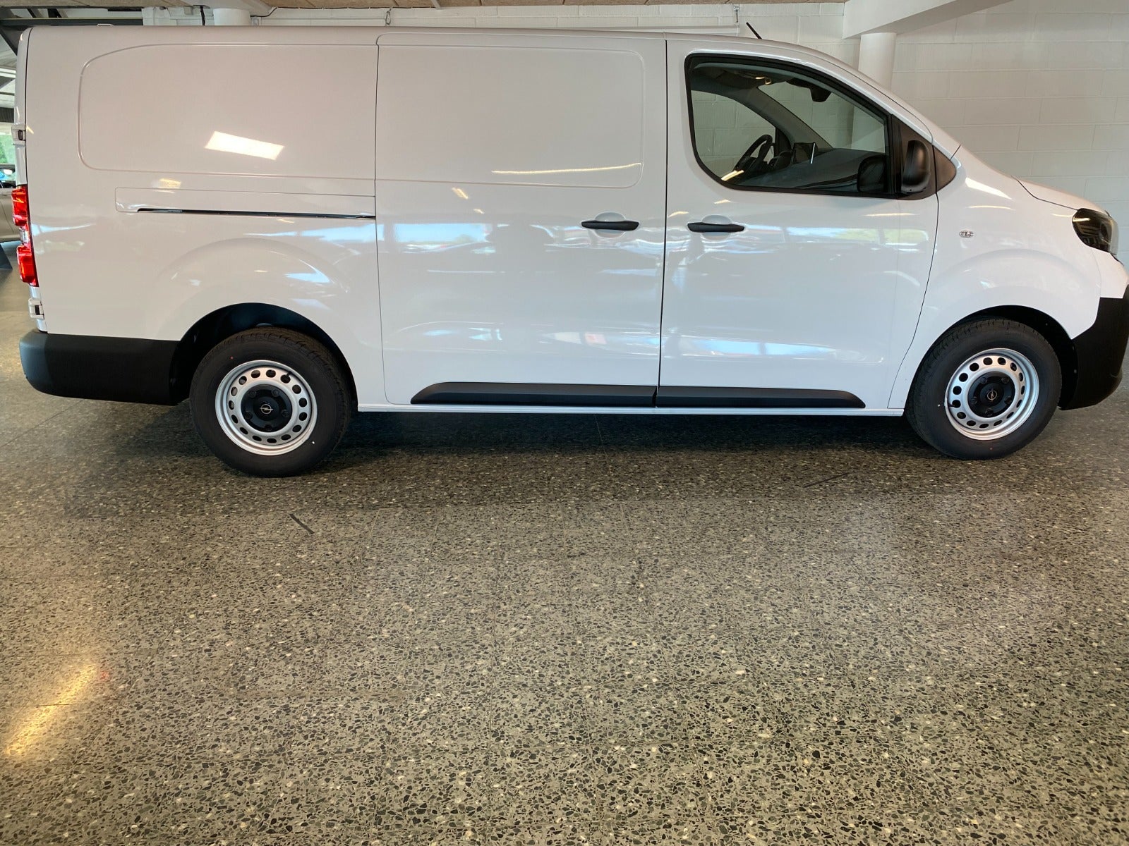 flexleasing-opel-vivaro-20-bluehdi-145-enjoy-l3-eat8-findleasing