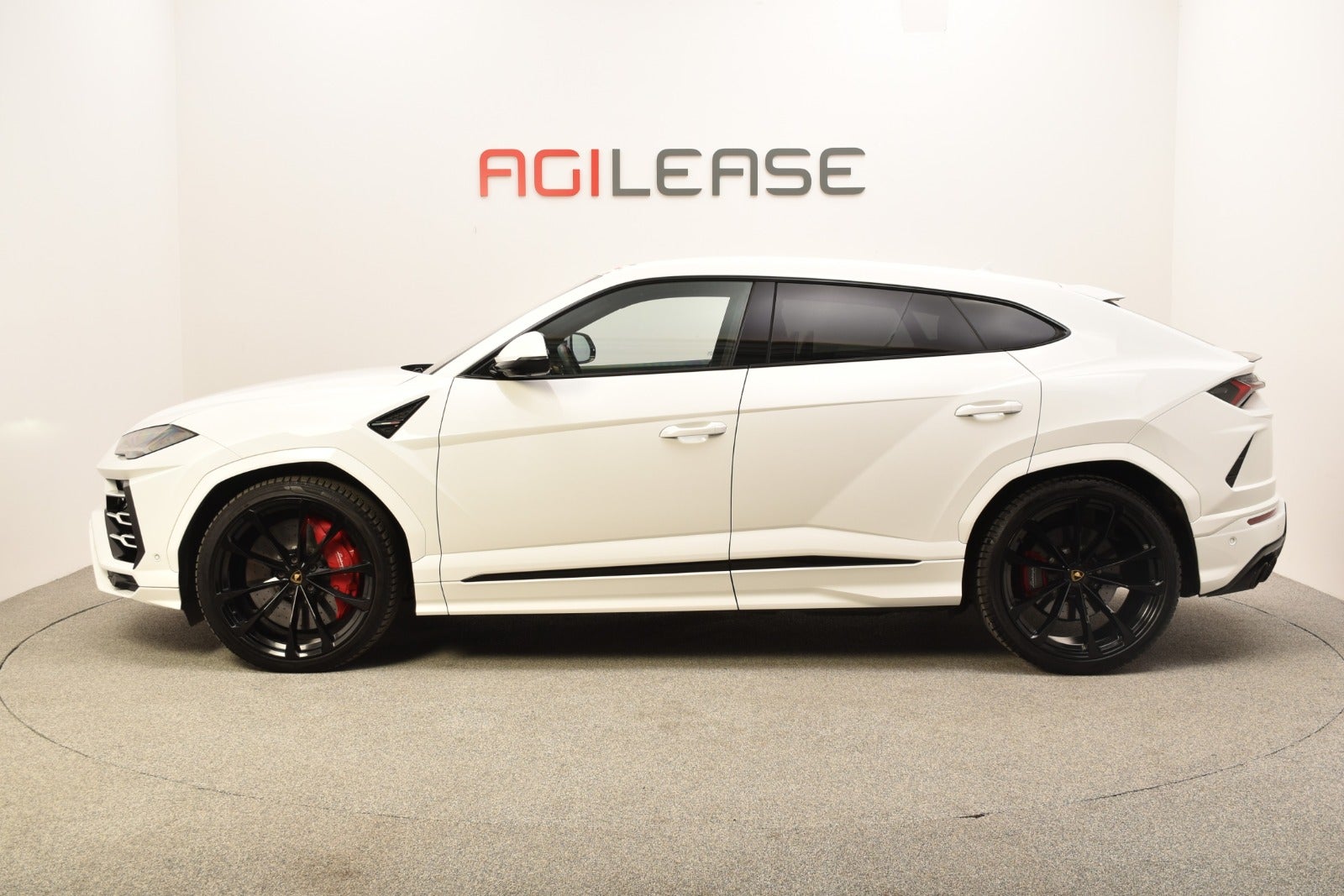 flexleasing-lamborghini-urus-40-5d-findleasing