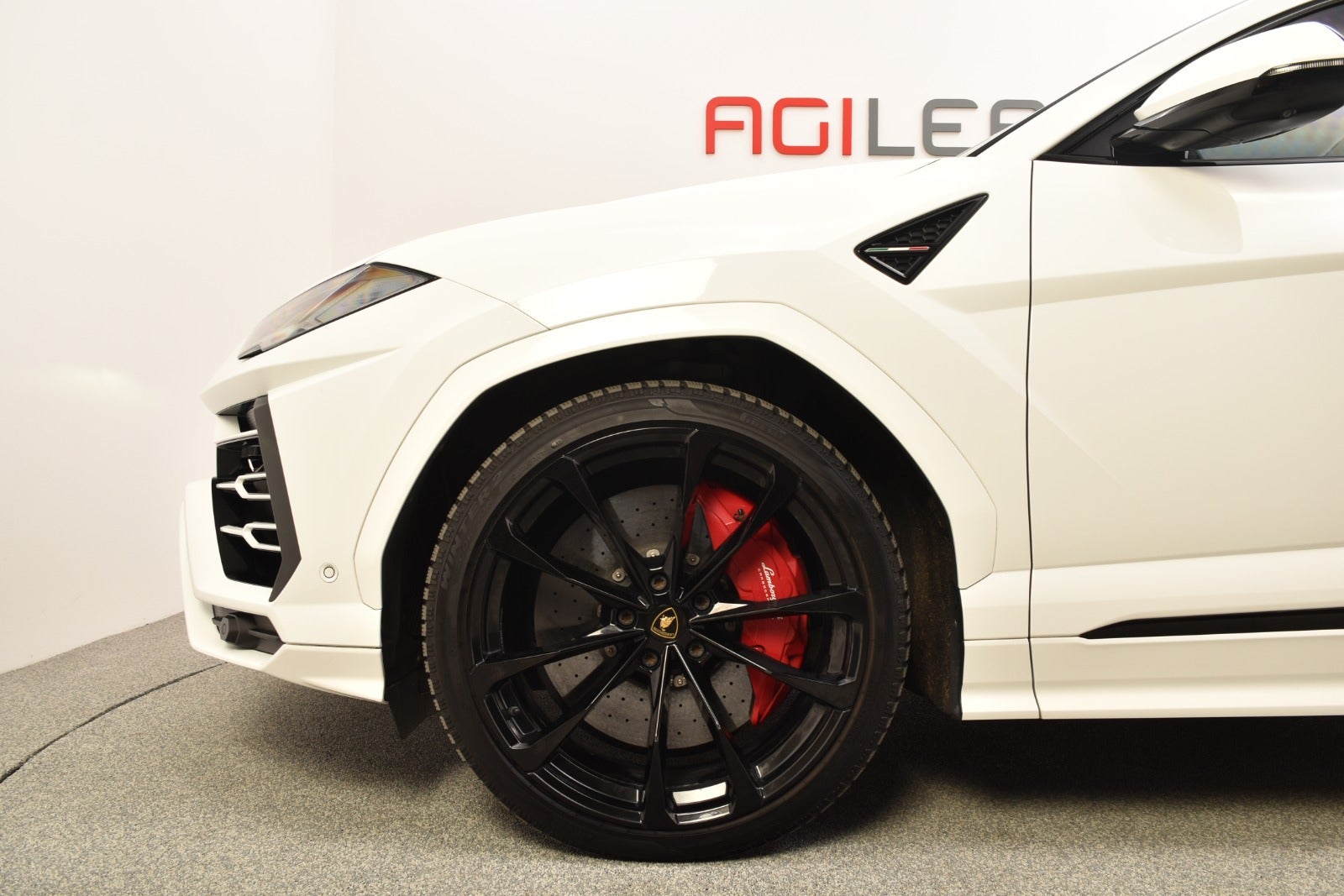 flexleasing-lamborghini-urus-40-5d-findleasing