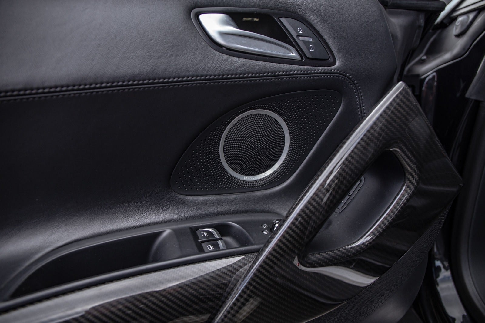 flexleasing-audi-r8-42-fsi-spyder-quattro-s-tr-2d-findleasing