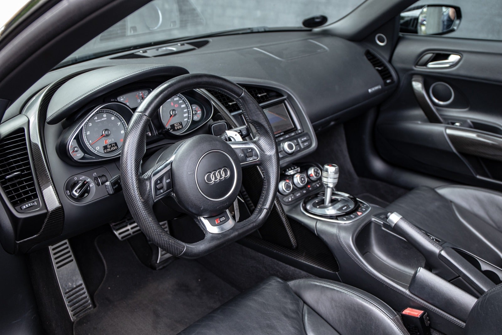 flexleasing-audi-r8-42-fsi-spyder-quattro-s-tr-2d-findleasing