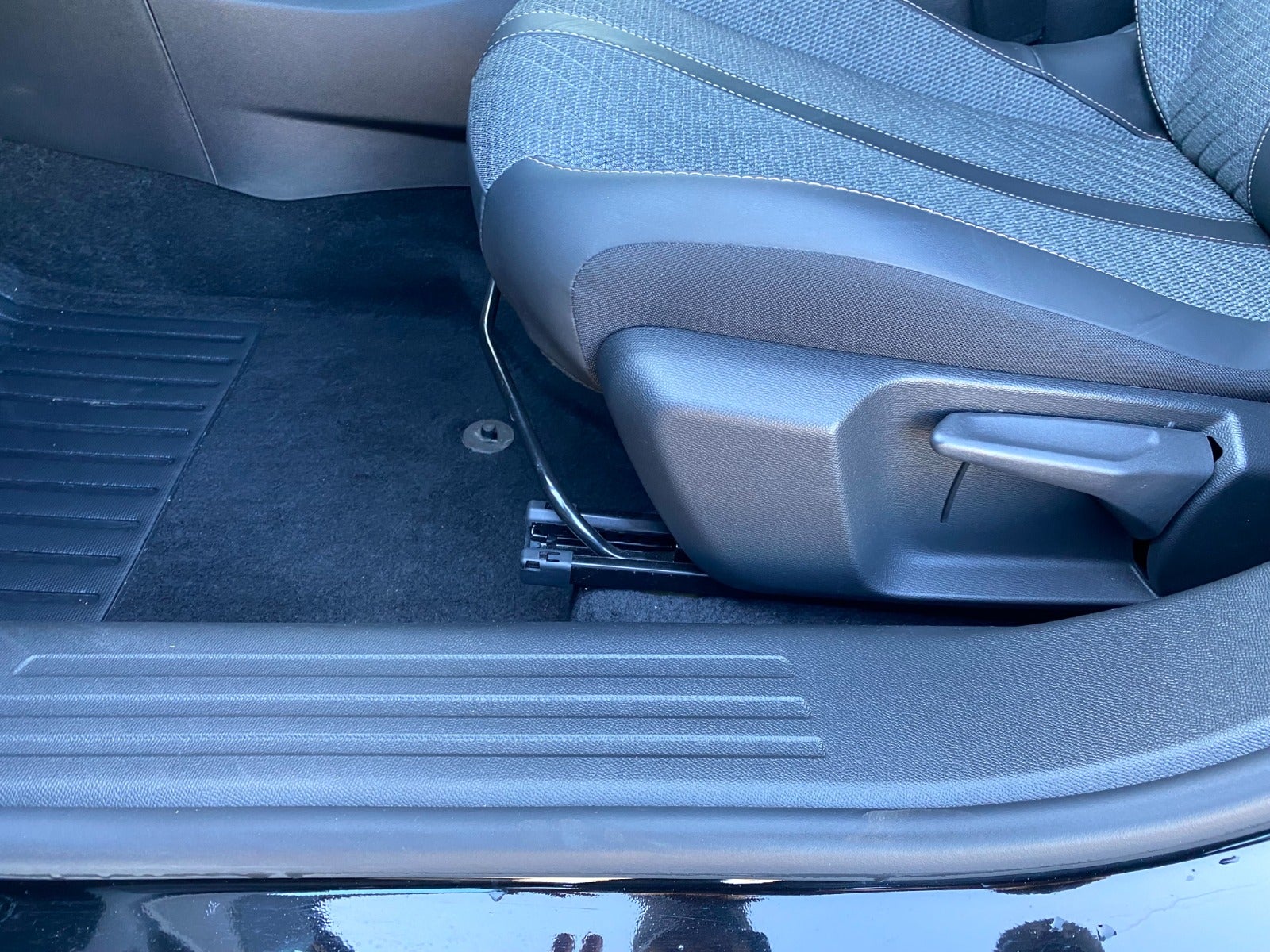 flexleasing-peugeot-2008-12-puretech-130-allure-eat8-5d-findleasing