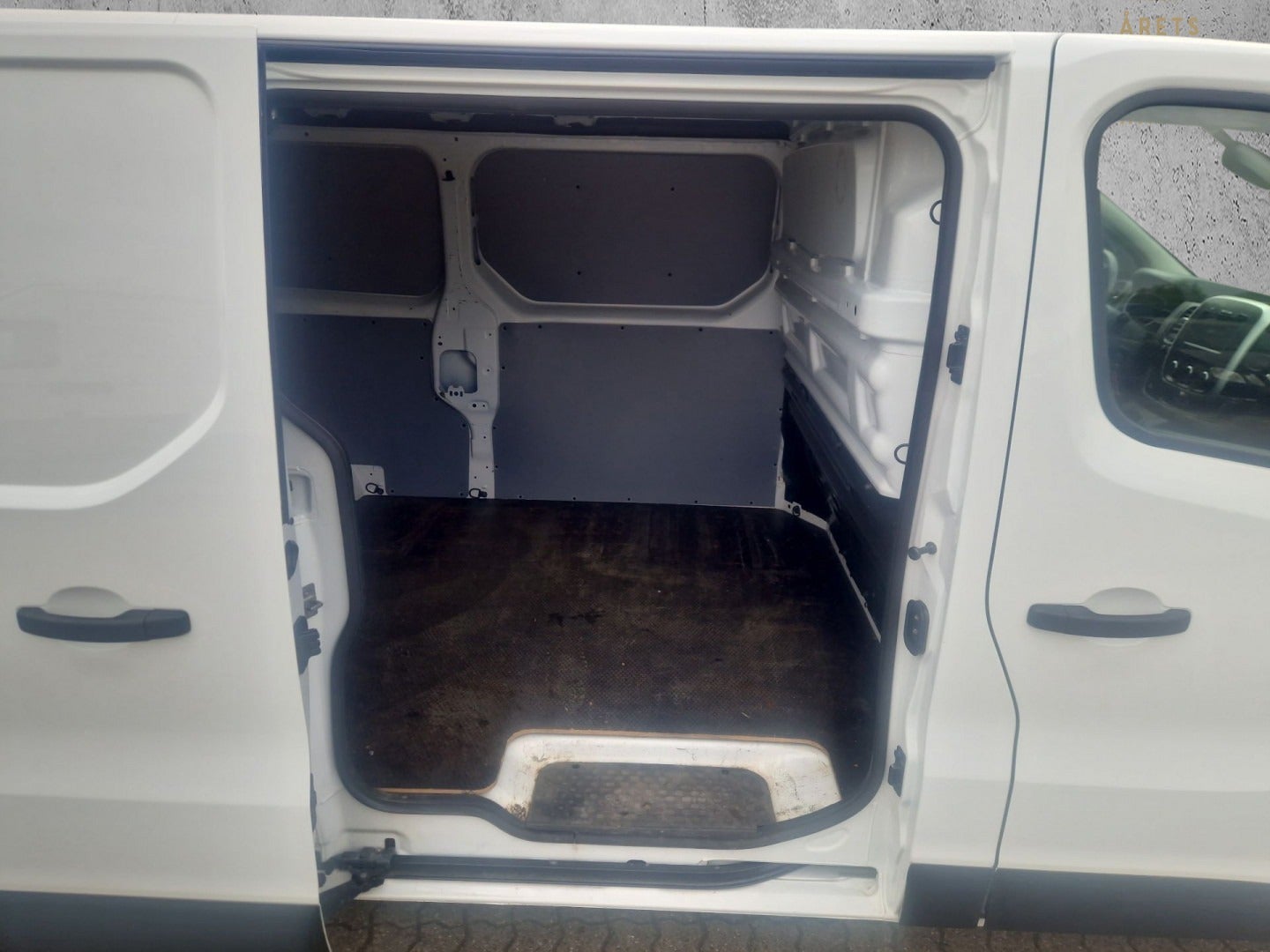 flexleasing-renault-trafic-t29-20-dci-120-l2h1-findleasing