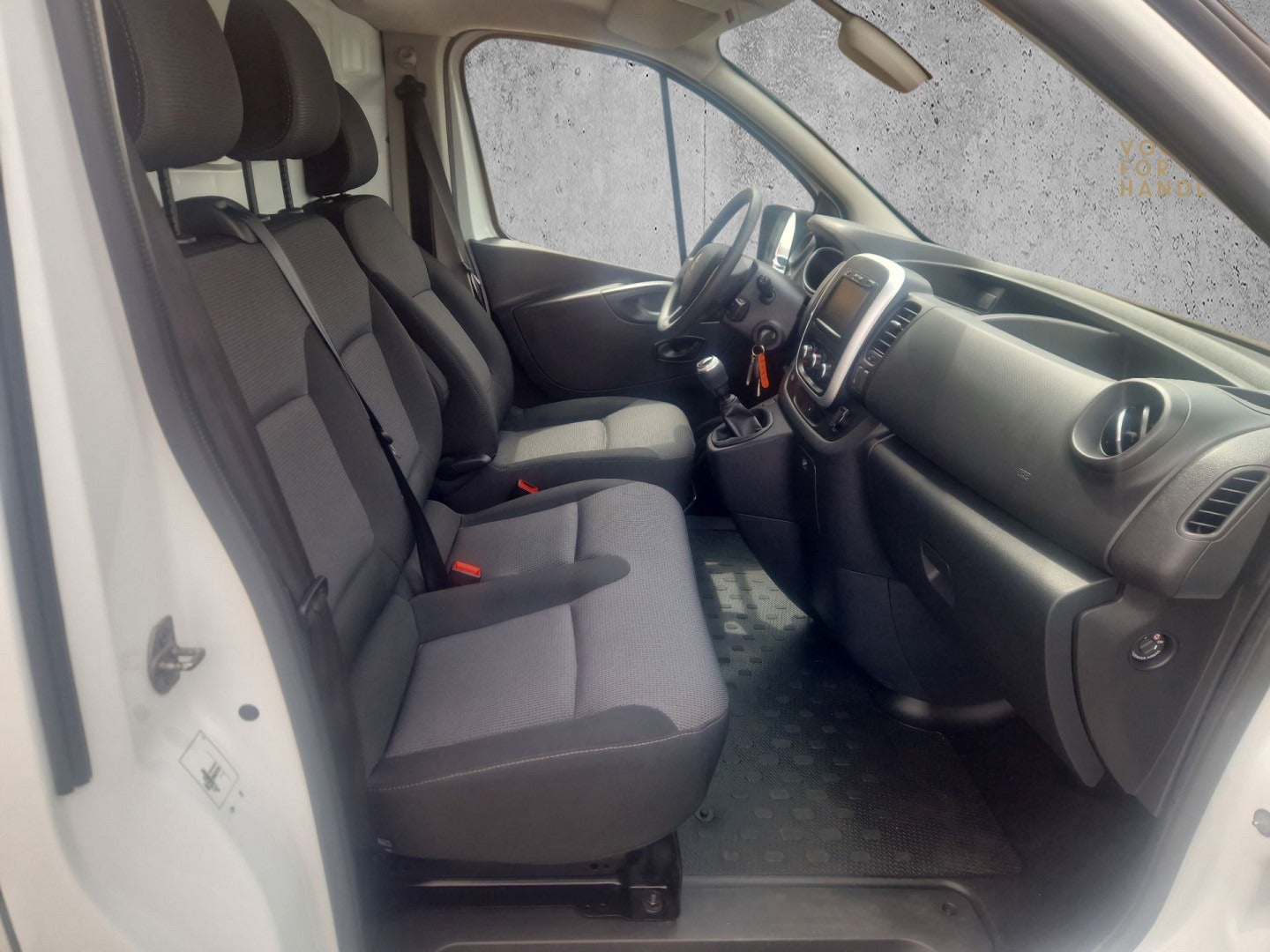 flexleasing-renault-trafic-t29-20-dci-120-l2h1-findleasing