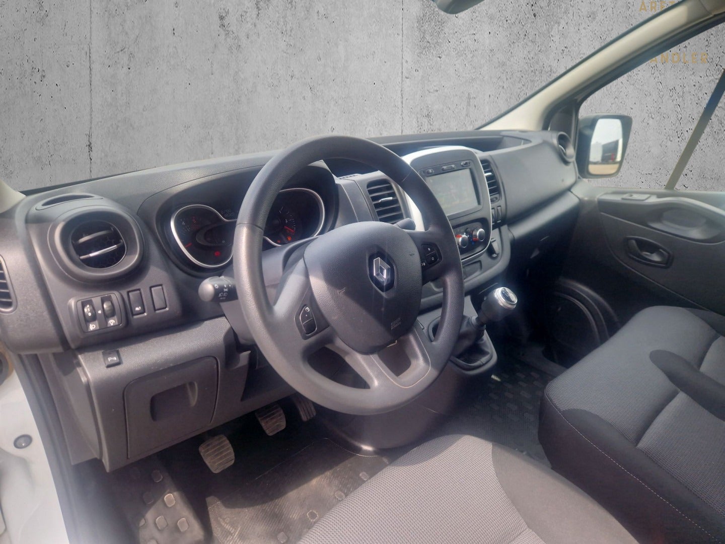 flexleasing-renault-trafic-t29-20-dci-120-l2h1-findleasing