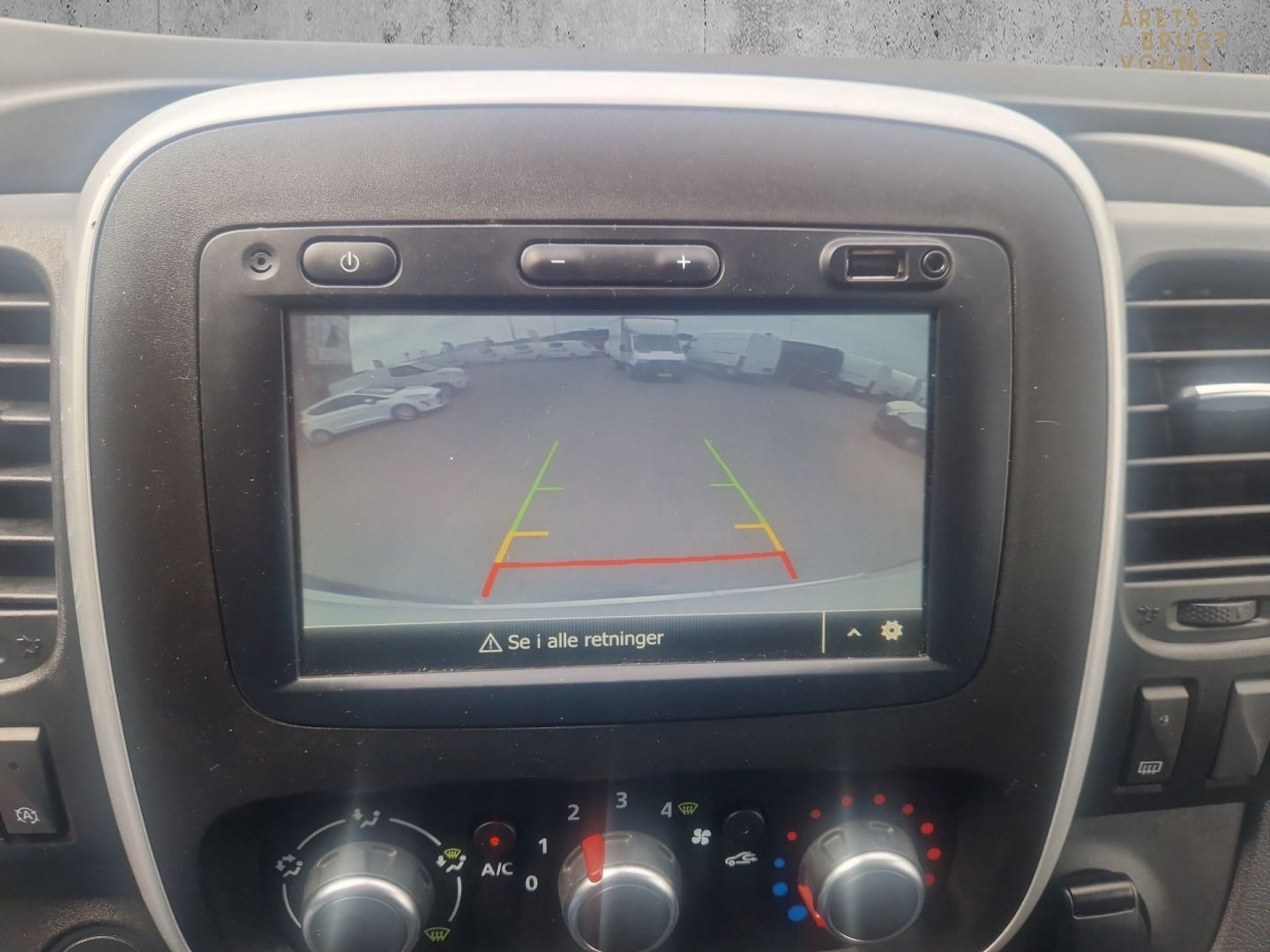 flexleasing-renault-trafic-t29-20-dci-120-l2h1-findleasing