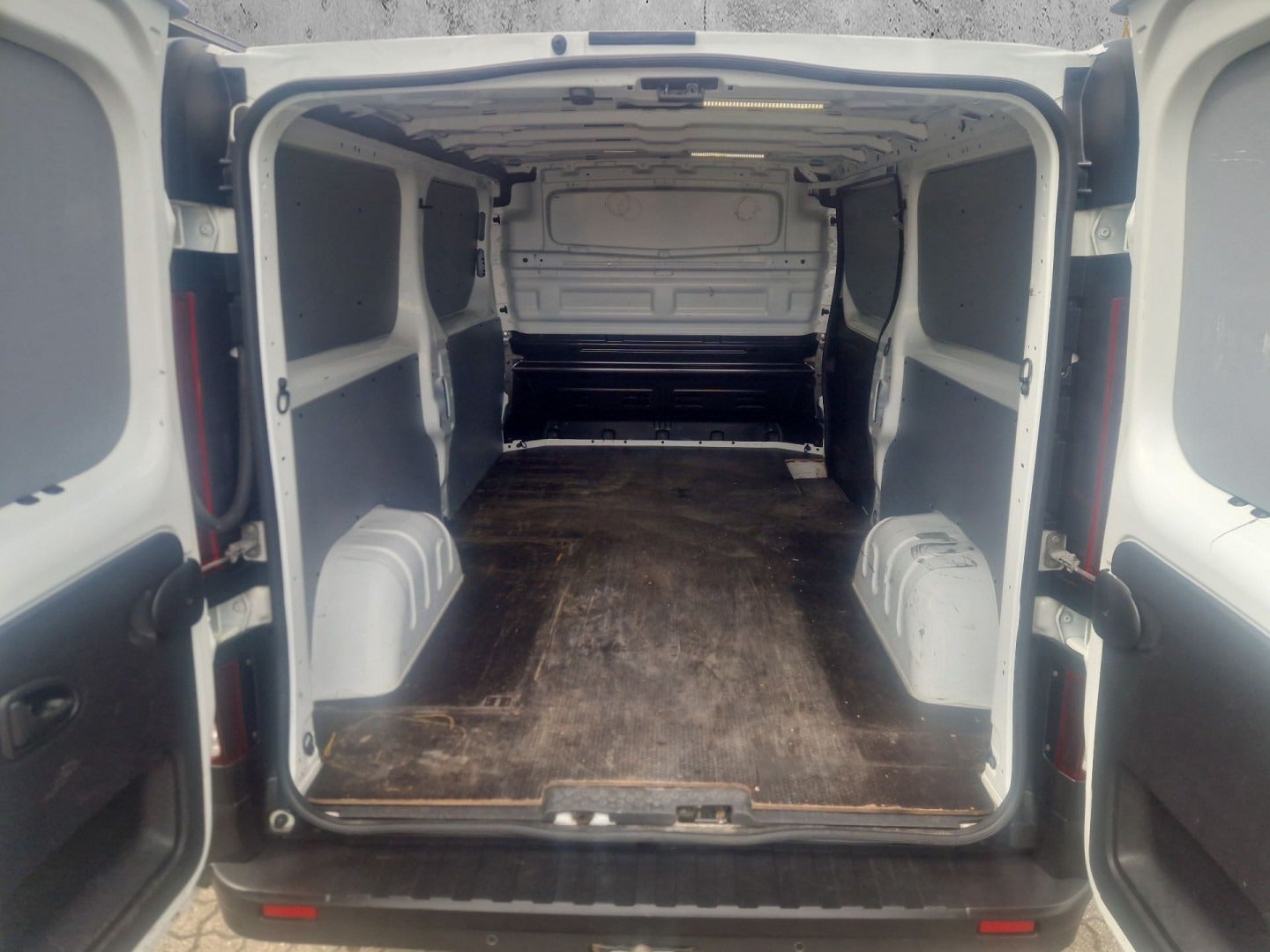 flexleasing-renault-trafic-t29-20-dci-120-l2h1-findleasing
