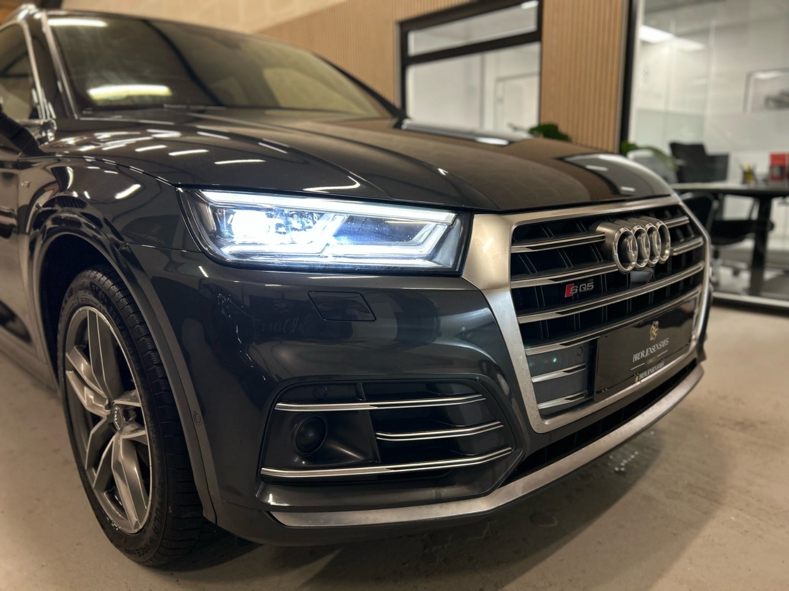 flexleasing-audi-sq5-30-tfsi-quattro-tiptr-5d-findleasing