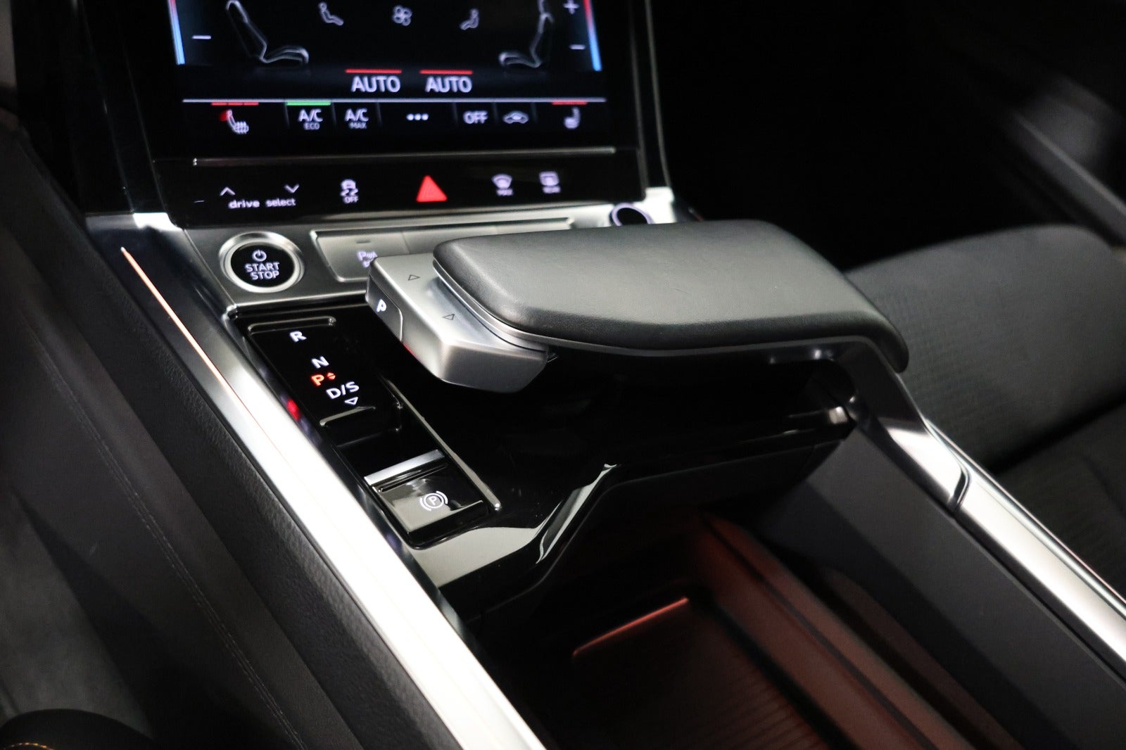flexleasing-audi-e-tron-55-black-edition-s-line-quattro-5d-findleasing