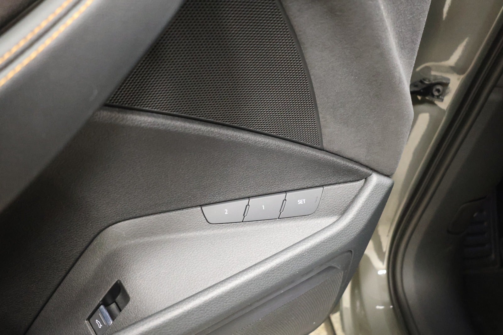 flexleasing-audi-e-tron-55-black-edition-s-line-quattro-5d-findleasing