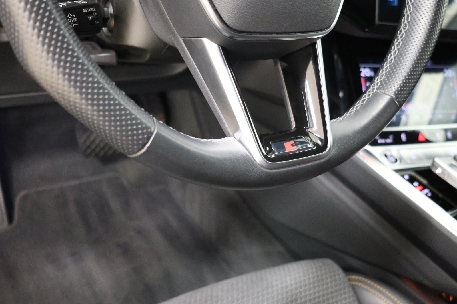 flexleasing-audi-e-tron-55-black-edition-s-line-quattro-5d-findleasing