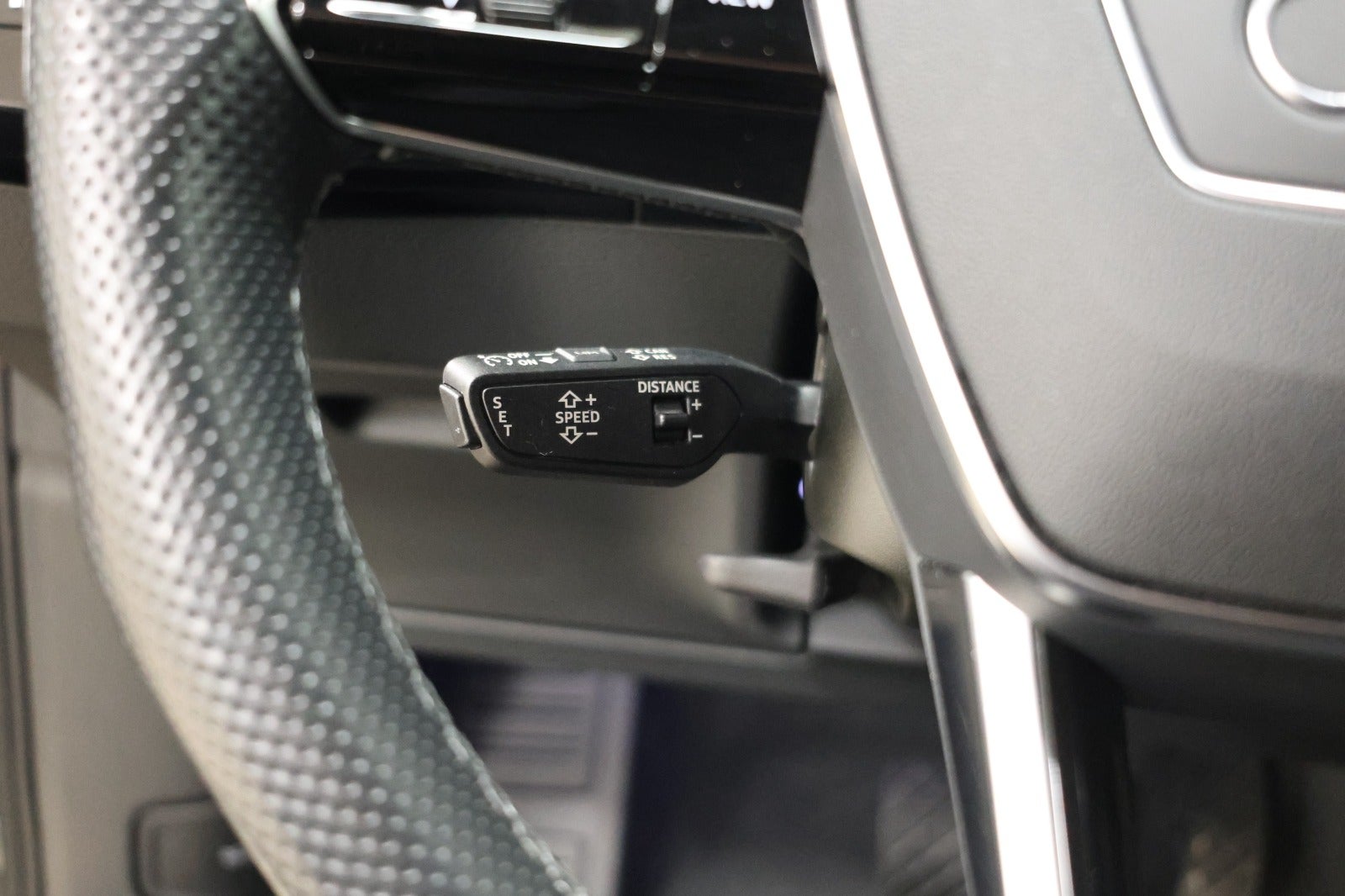 flexleasing-audi-e-tron-55-black-edition-s-line-quattro-5d-findleasing