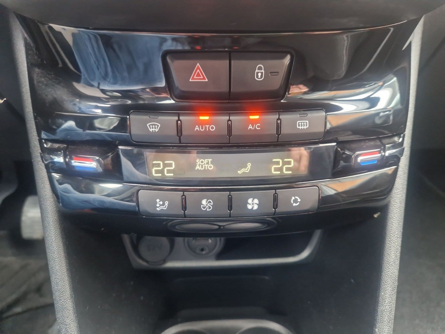 flexleasing-peugeot-208-16-bluehdi-100-envy-sky-van-5d-findleasing