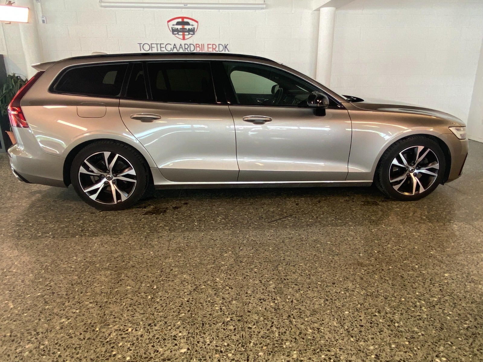 flexleasing-volvo-v60-20-b4-197-r-design-aut-5d-findleasing