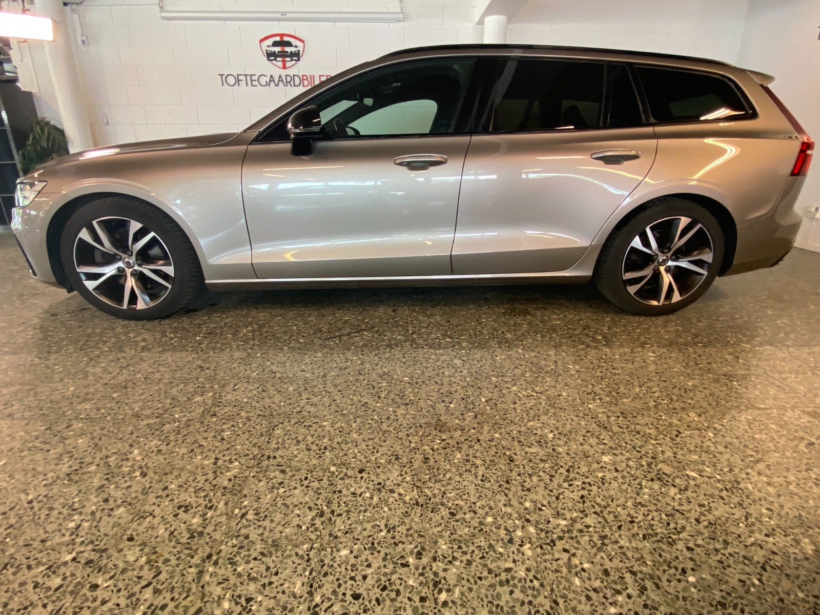 flexleasing-volvo-v60-20-b4-197-r-design-aut-5d-findleasing